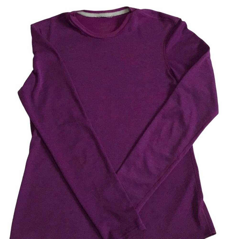 Patagonia medium women’s purple jersey excellent condition. Fits nice-comfortabl